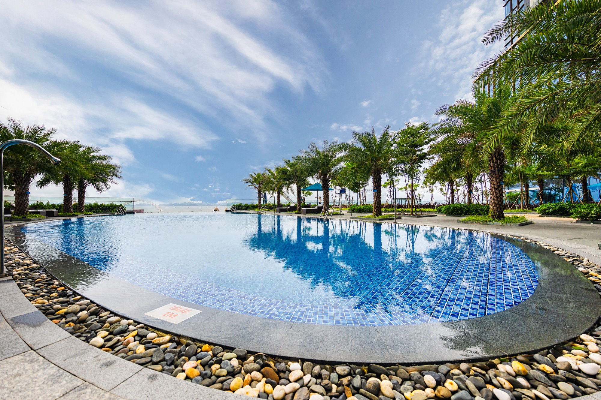 Mường Thanh Luxury Hạ Long Centre 21 be boi ngoai troi 6