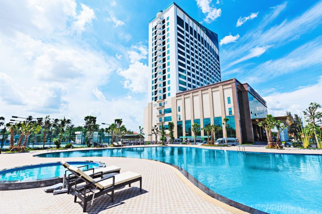 Mường Thanh Luxury Cần Thơ 31 Bể bơi ngoài trời - Mường Thanh Luxury Cần Thơ