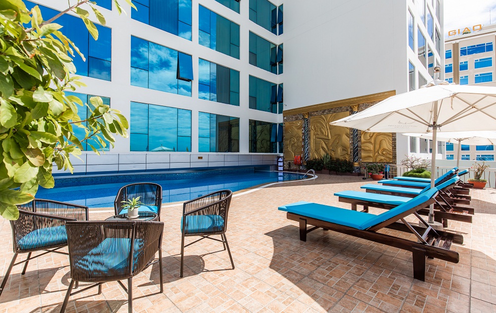 Mường Thanh Grand Nha Trang 33 Bể bơi ngoài trời