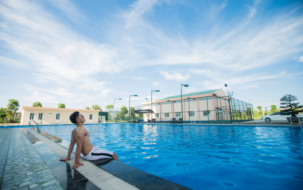Bể bơi ngoài trời