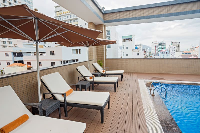 Mường Thanh Luxury Nha Trang 40 Bể bơi ngoài trời Mường Thanh Luxury Nha Trang