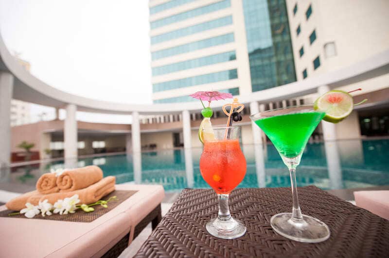 Bể bơi ngoài trời