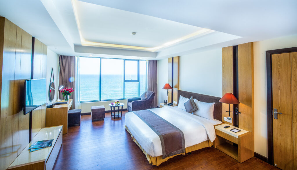 Mường Thanh Luxury Đà Nẵng 32 Phòng Deluxe King hướng biển