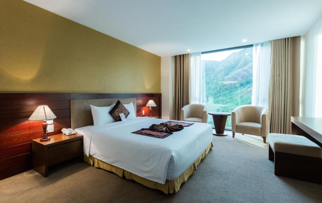 Mường Thanh Grand Nha Trang 26 Phòng Deluxe King hướng núi