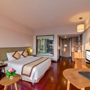 Mường Thanh Holiday Huế 20 phong deluxe king huong song muong thanh hue