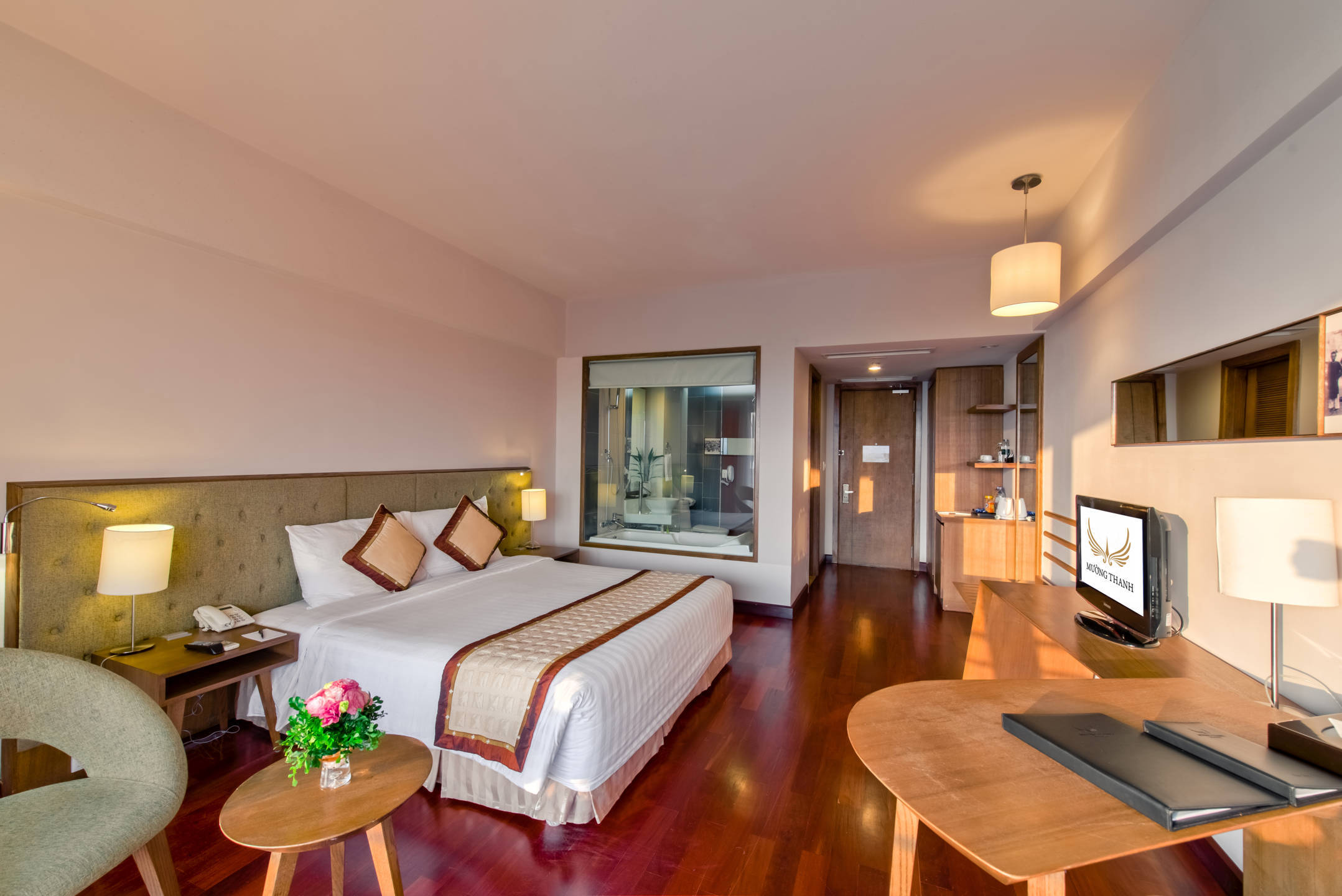 Mường Thanh Holiday Huế 13 phong deluxe king huong song muong thanh hue