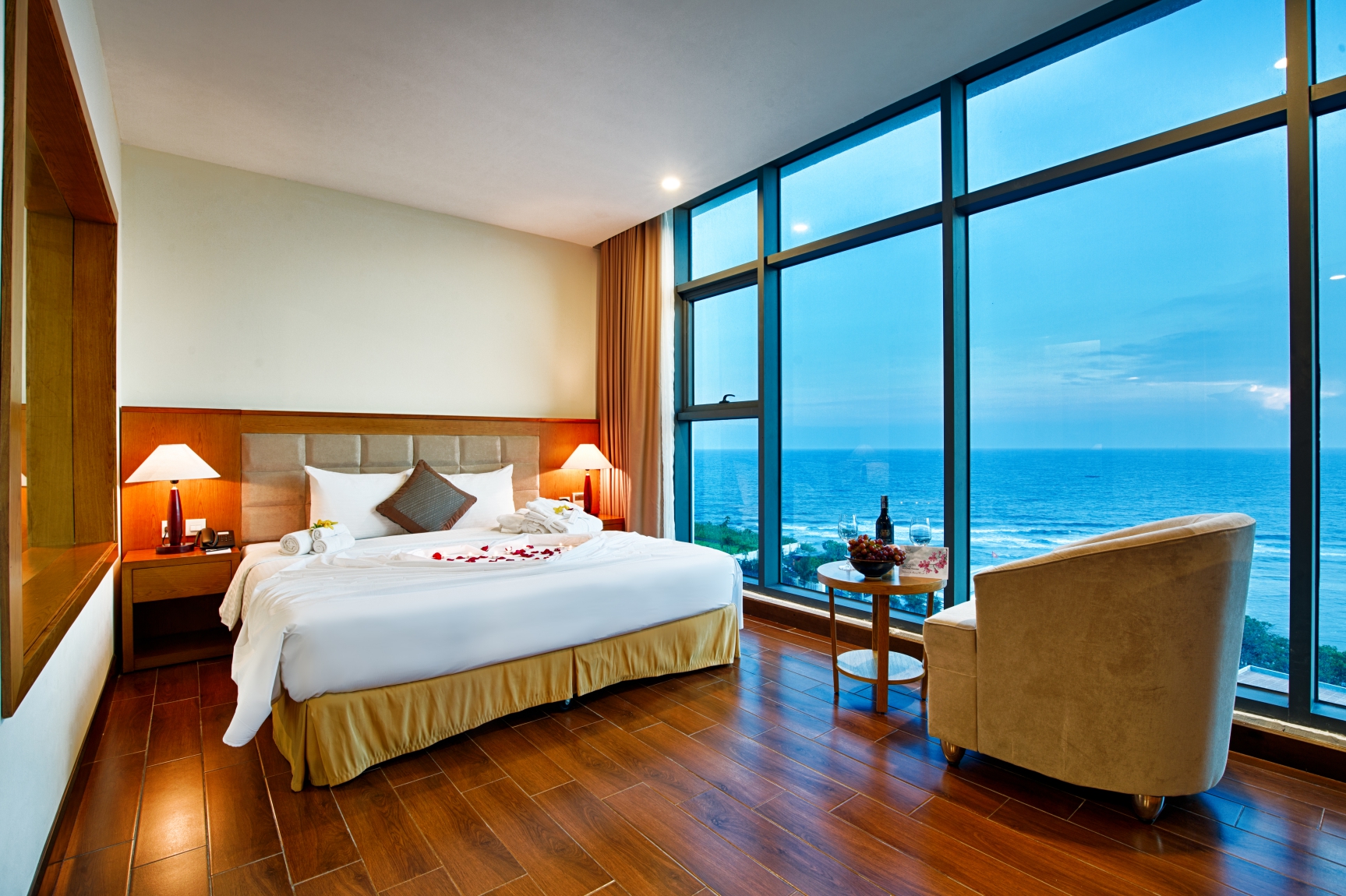 Mường Thanh Holiday Lý Sơn 16 phong deluxe king muong thanh ly son
