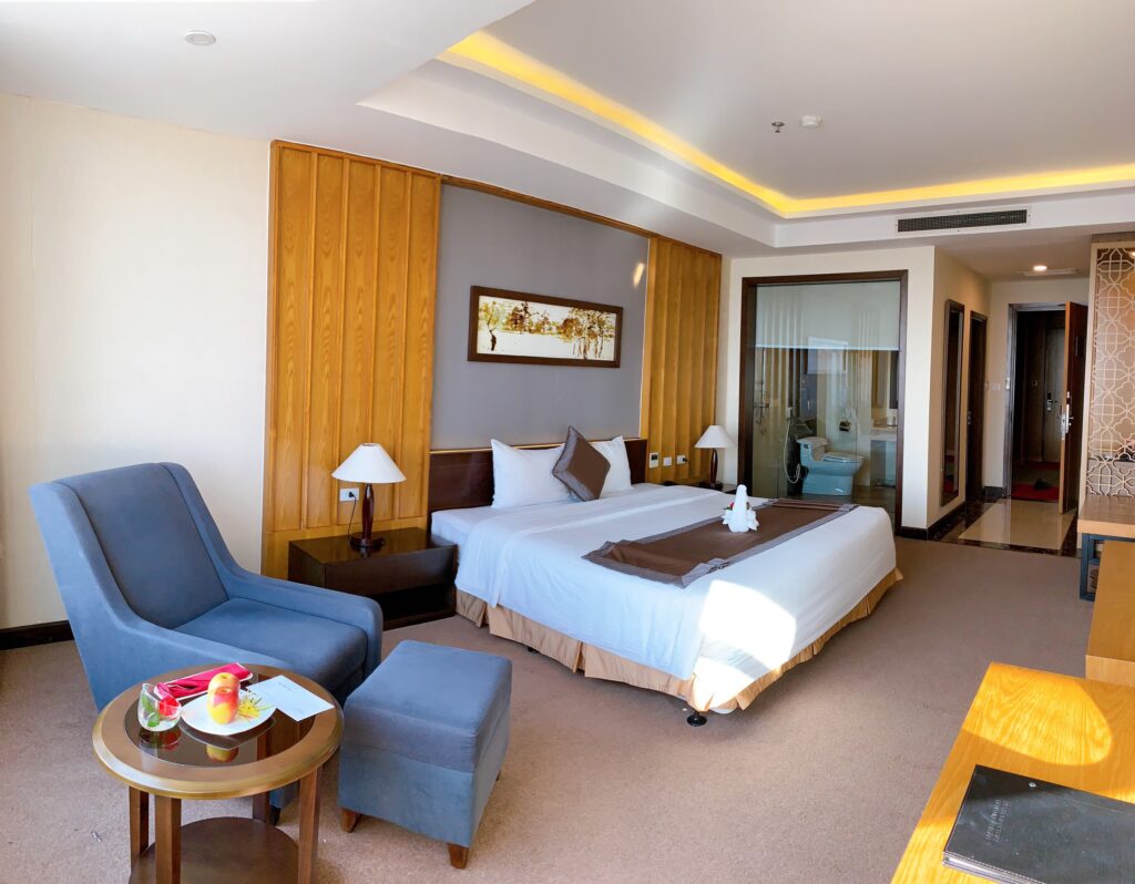 Mường Thanh Luxury Nhật Lệ 25 Phòng Deluxe King hướng phố