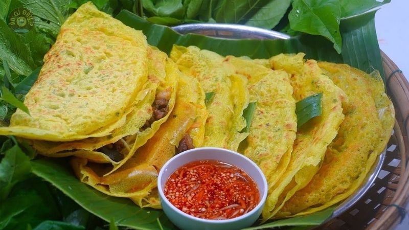 14 món ăn nhất định phải thử khi đến Huế 25 Bánh khoái Huế