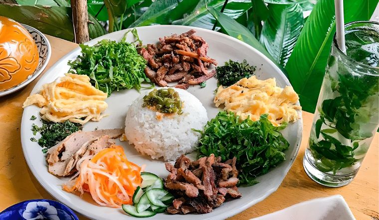 14 món ăn nhất định phải thử khi đến Huế 32 Cơm âm phủ Huế