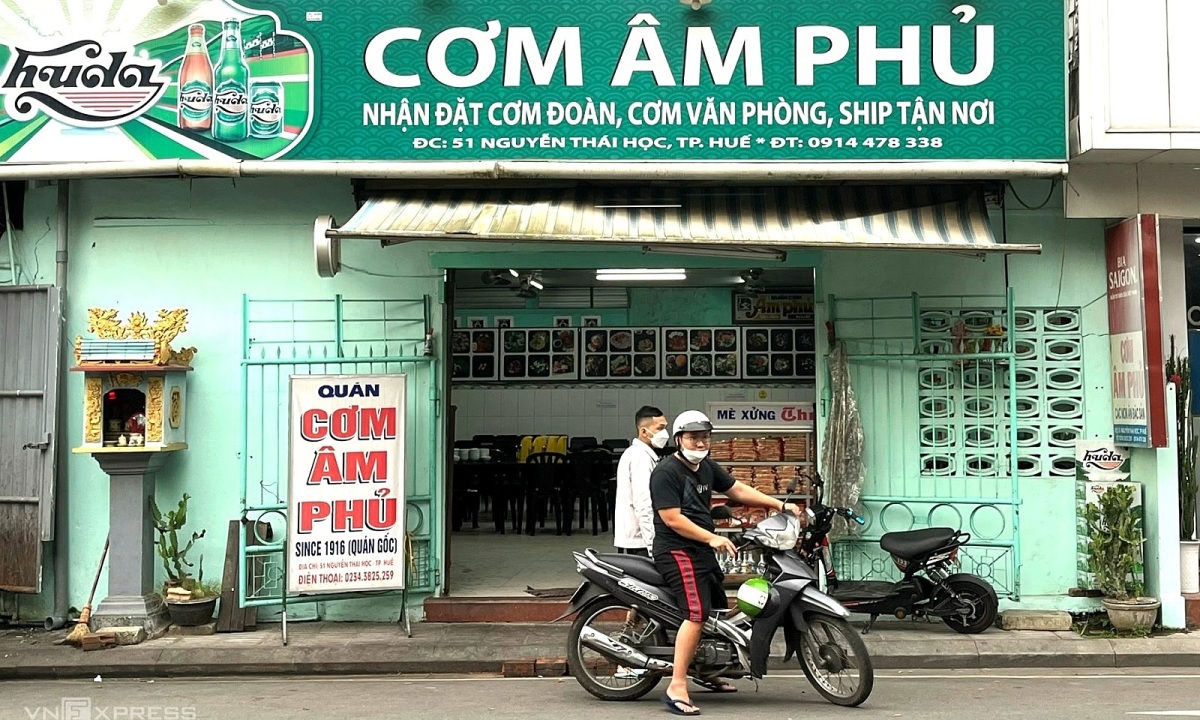 14 món ăn nhất định phải thử khi đến Huế 31 Cơm âm phủ Huế