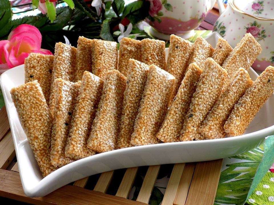 14 món ăn nhất định phải thử khi đến Huế 20 Kẹo mè xửng Huế